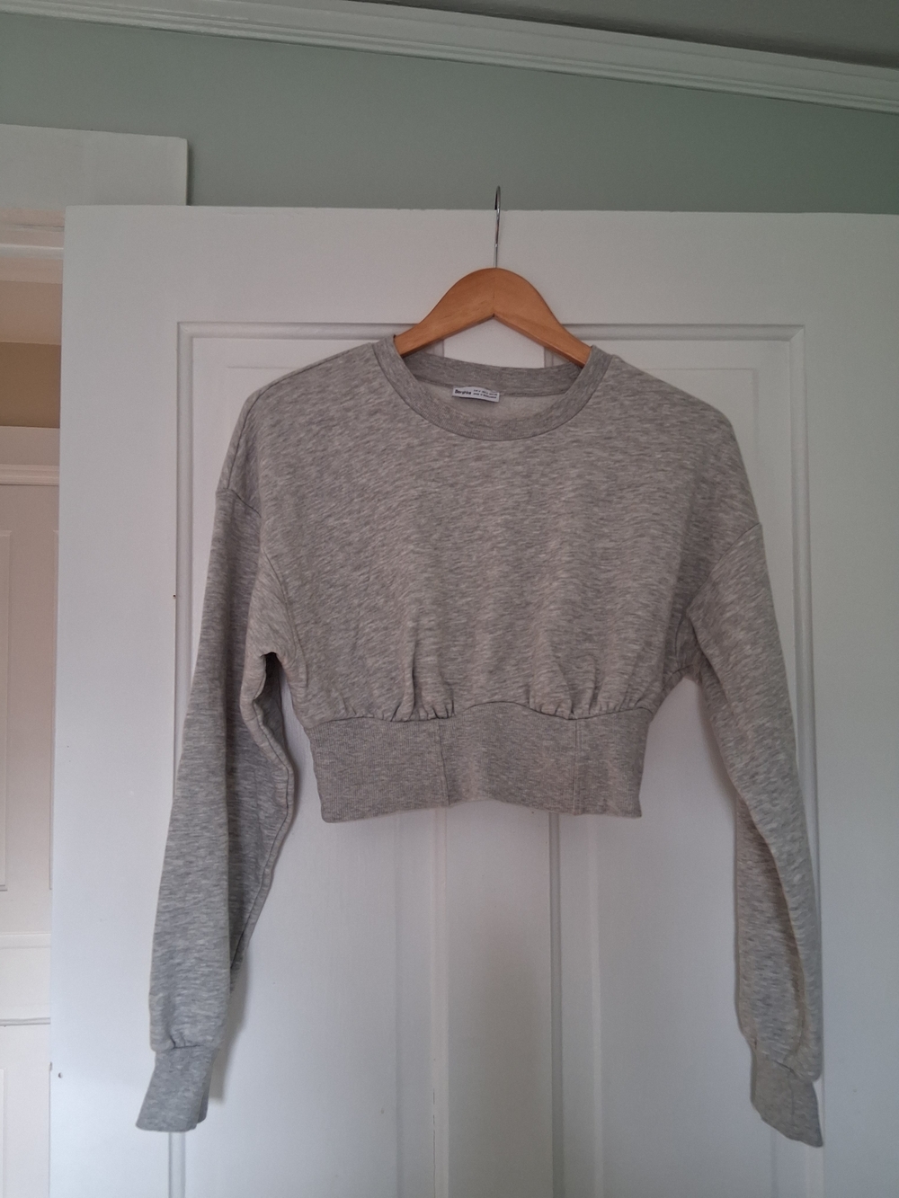 Bershka Light Gray Cropped Crewneck Sweatshirt